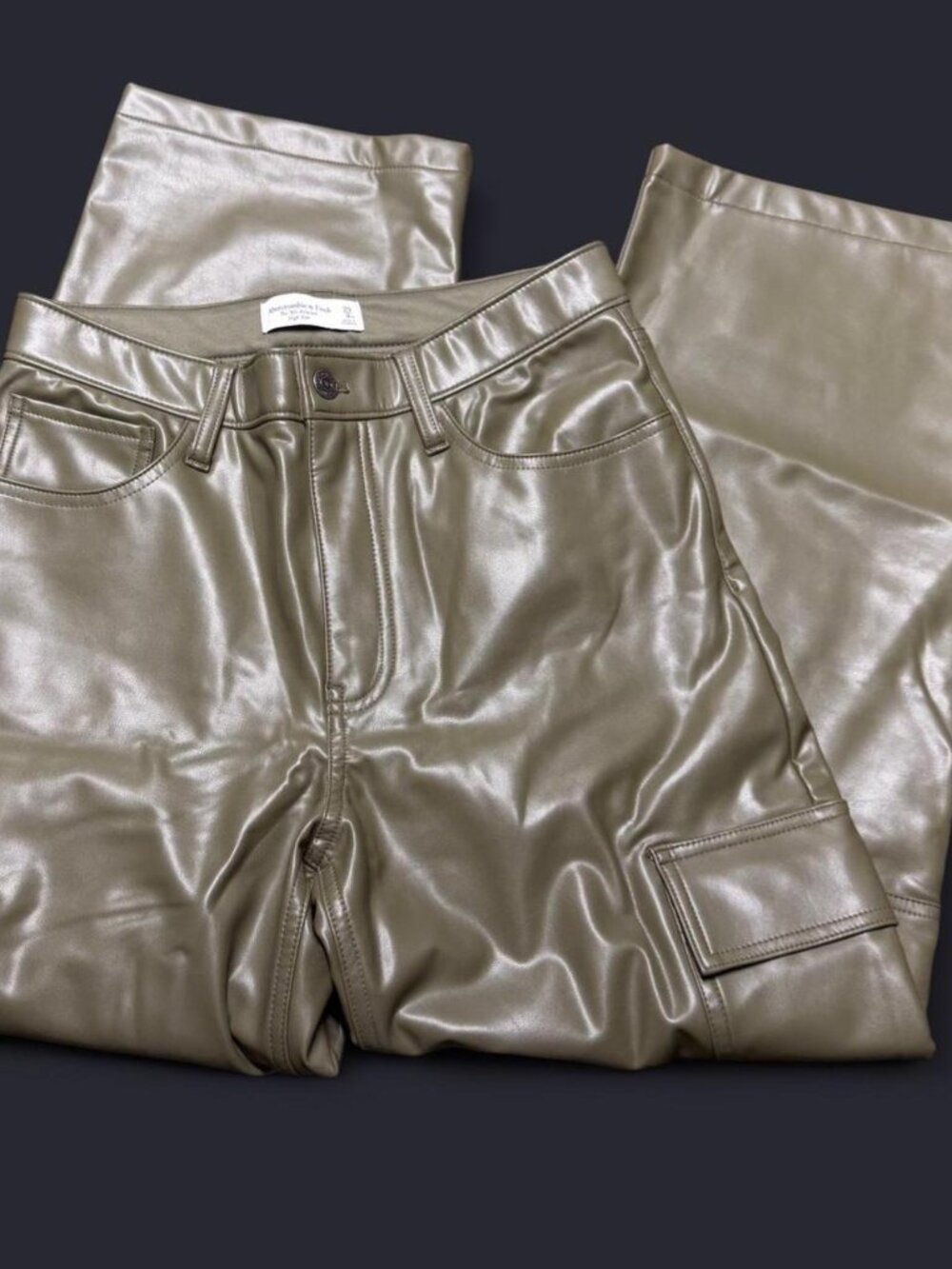 Abercrombie & Fitch 90s relaxed high rise pleather cargo pants in green size 29 - Picture 2 of 4